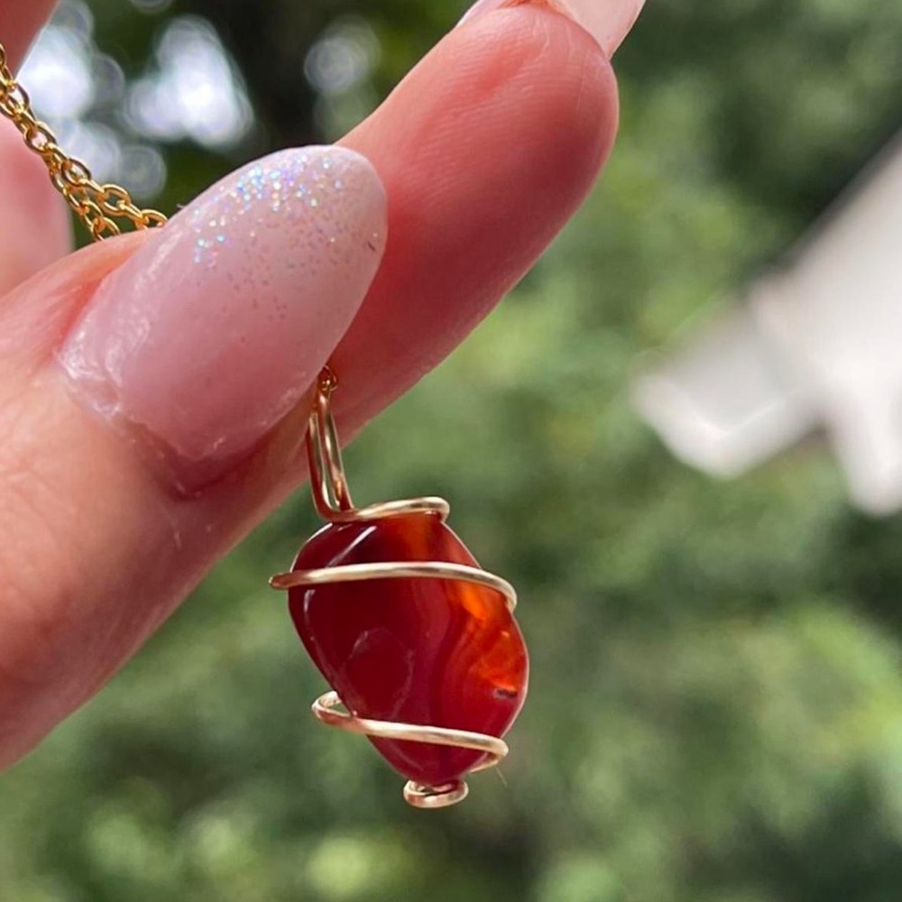 Small carnelian crystal necklace - Picture 2 of 4